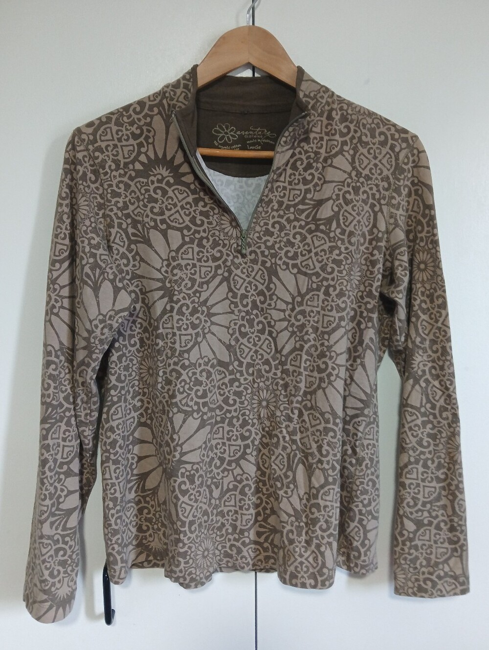 Aventura Organic Cotton Quarter Zip Long Sleeve Top Lg Taupe Mandala Print